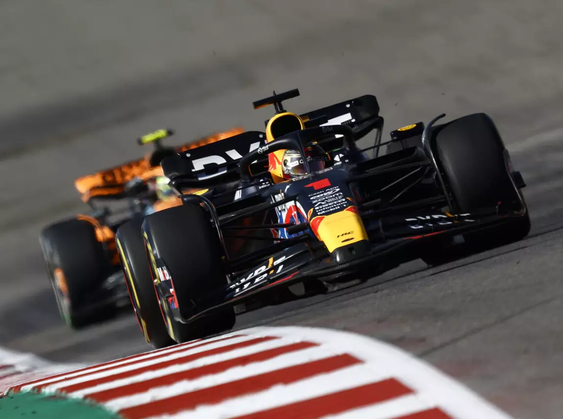 Max Verstappen, Lando Norris Foto zur News: Max Verstappen: Welliger Asphalt in Austin muss endlich verbessert werden
