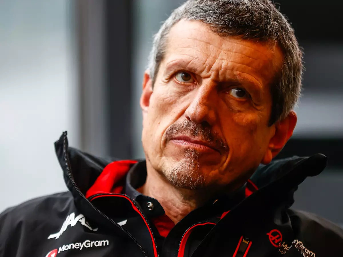 Haas-Teamchef Günther Steiner Foto zur News: Chef-Sportkommissar: Besser nicht mit Günther Steiner anlegen!