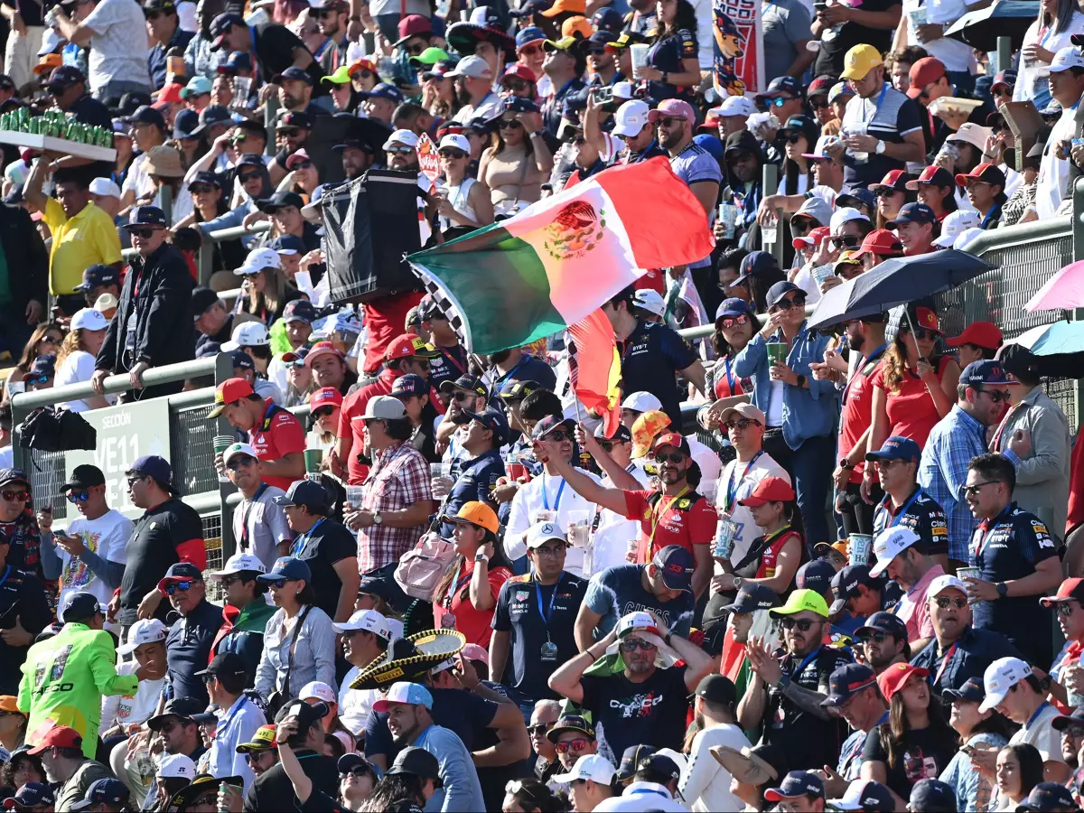 Der Zuspruch der Fans soll beim Grand Prix von Mexiko langfristig anhalten - auch ohne Sergio Perez Foto zur News: Erfolg ohne "Superheld"? Mexiko sieht sich für F1 ohne Perez gerüstet