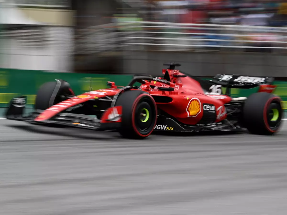 Charles Leclerc beim Formel-1-Rennen in Brasilien 2023 Foto zur News: Gemischte Ferrari-Gefühle: Leclerc wieder in Reihe eins, Sainz chancenlos