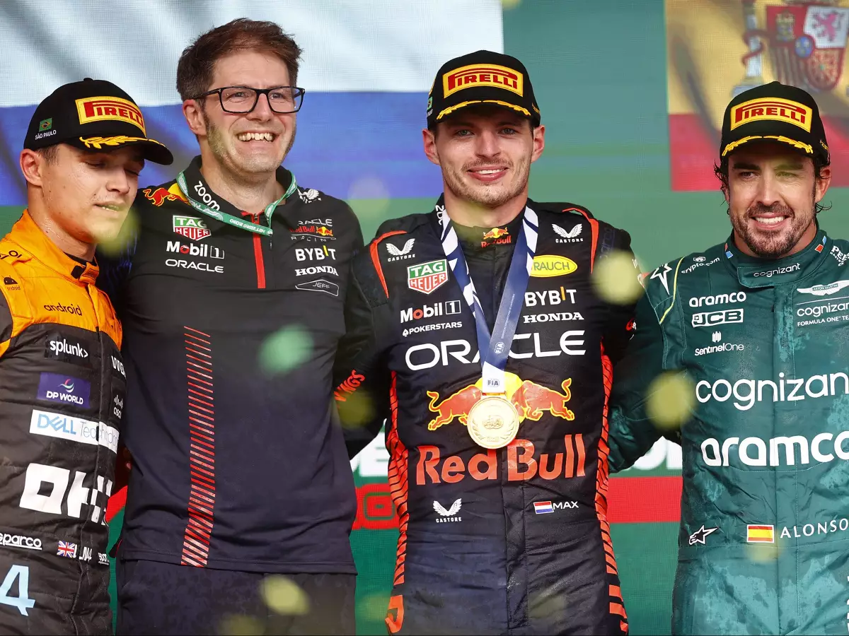 Lando Norris, Max Verstappen, Fernando Alonso Foto zur News: Spannungen bei Mercedes, Startcrash #AND# Verstappen-Sieg in Sao Paulo!