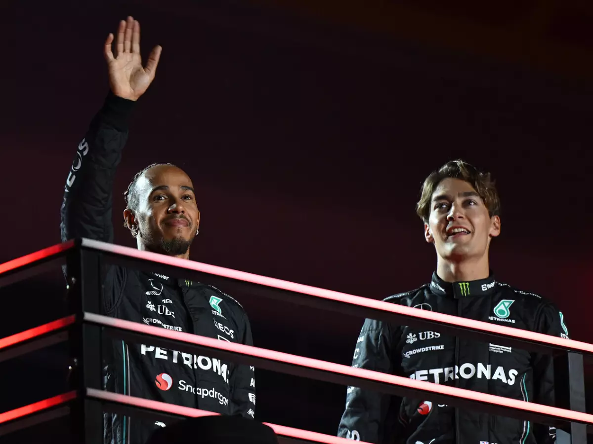 Lewis Hamilton, George Russell Foto zur News: Russell über 2023: Melbourne-Sieg "hätte vielleicht alles geändert"