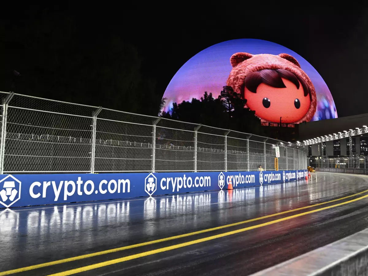 Strecke in Las Vegas mit dem Sphere Foto zur News: Kein Gelb, kein Rot, kein Blau: Formel 1 verbannt Farben vom Las-Vegas-Sphere