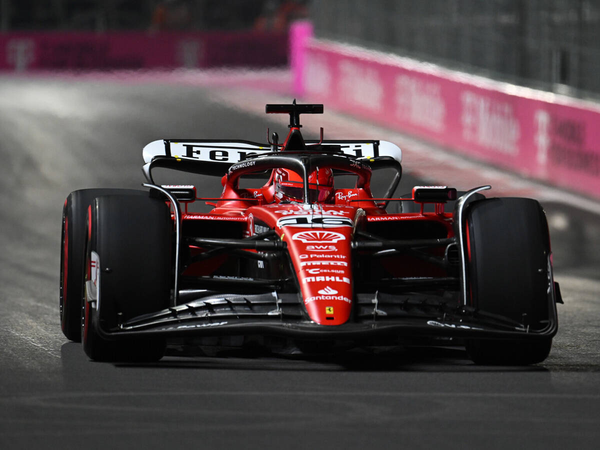 Foto zur News: FT2 Las Vegas: Ferrari vor leeren Rängen doppelt vorn