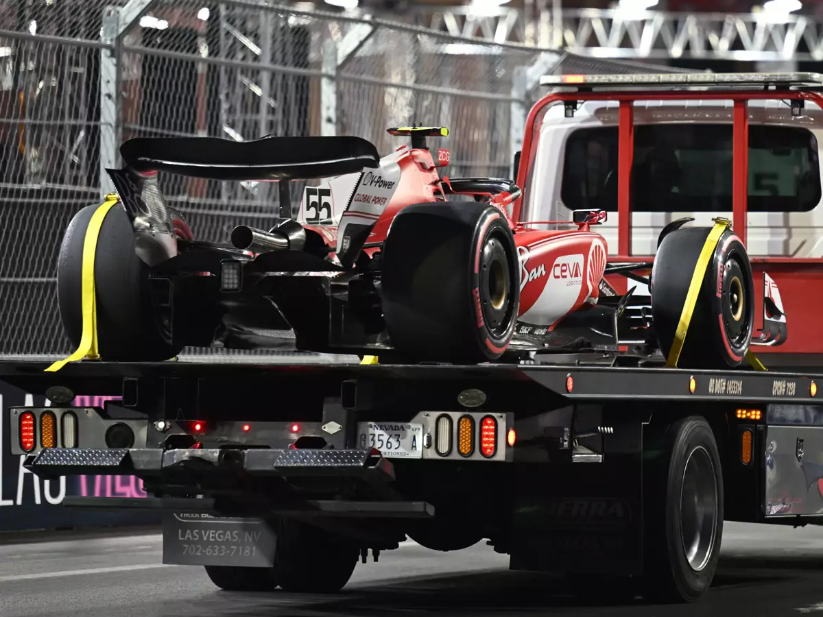 Carlos Sainz Foto zur News: Carlos Sainz nach Strafe: "Man könnte es eindeutig höhere Gewalt nennen"