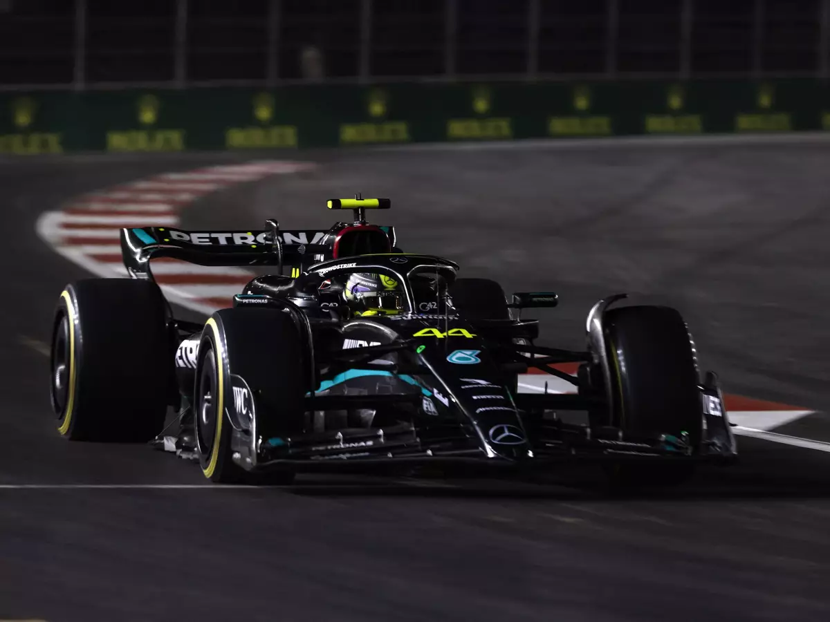 Lewis Hamilton im Mercedes W14 beim Formel-1-Qualifying in Las Vegas 2023 Foto zur News: Deshalb nur P11: "Das Auto funktionierte nicht für Lewis", sagt Mercedes