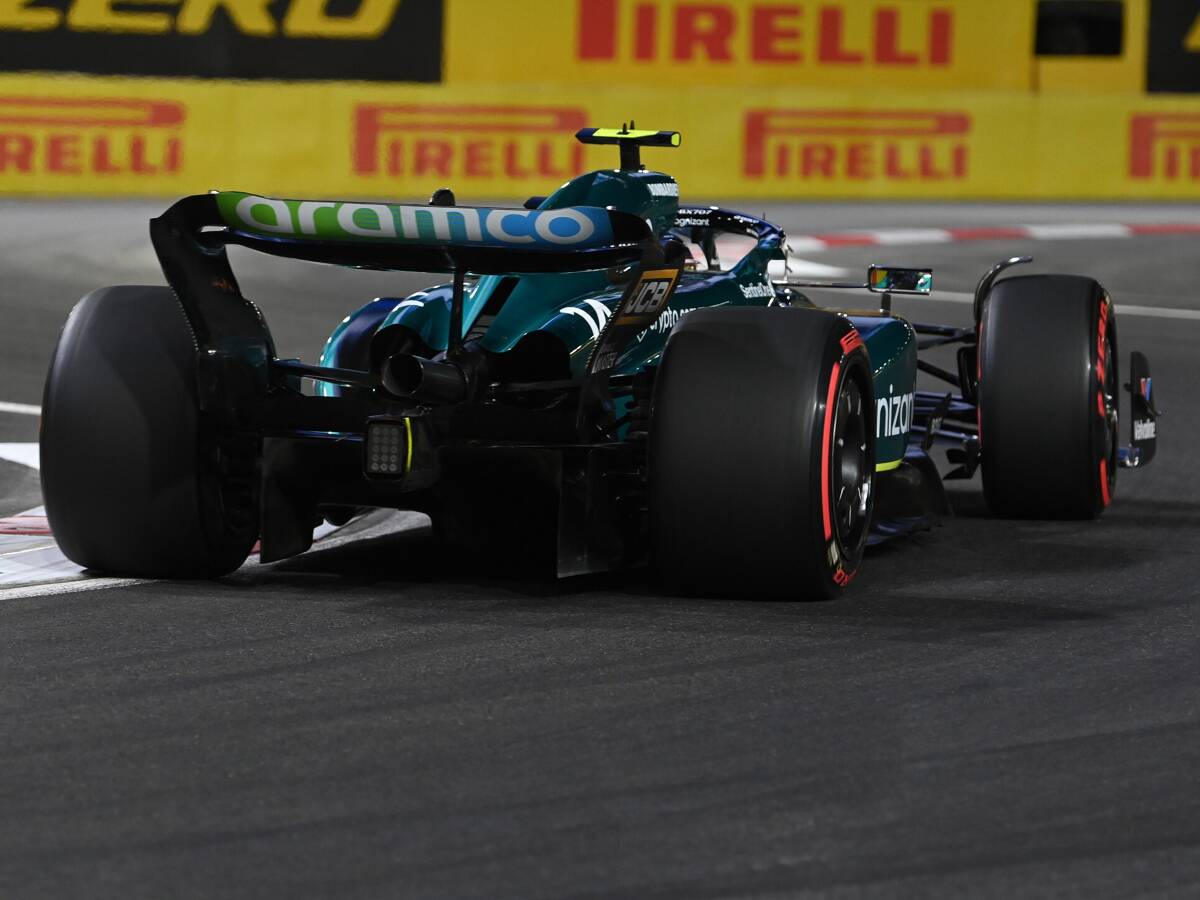 Foto zur News: Fernando Alonso: "Sind seit 22 Rennen die Langsamsten auf den Geraden"