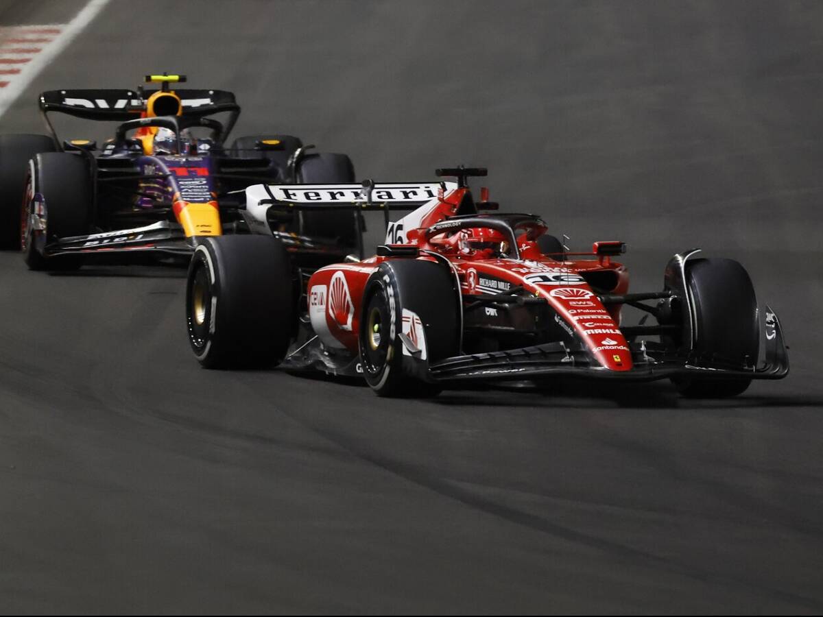 Foto zur News: Sergio Perez: Zweimal von Leclerc überholt, aber trotzdem  WM-Zweiter