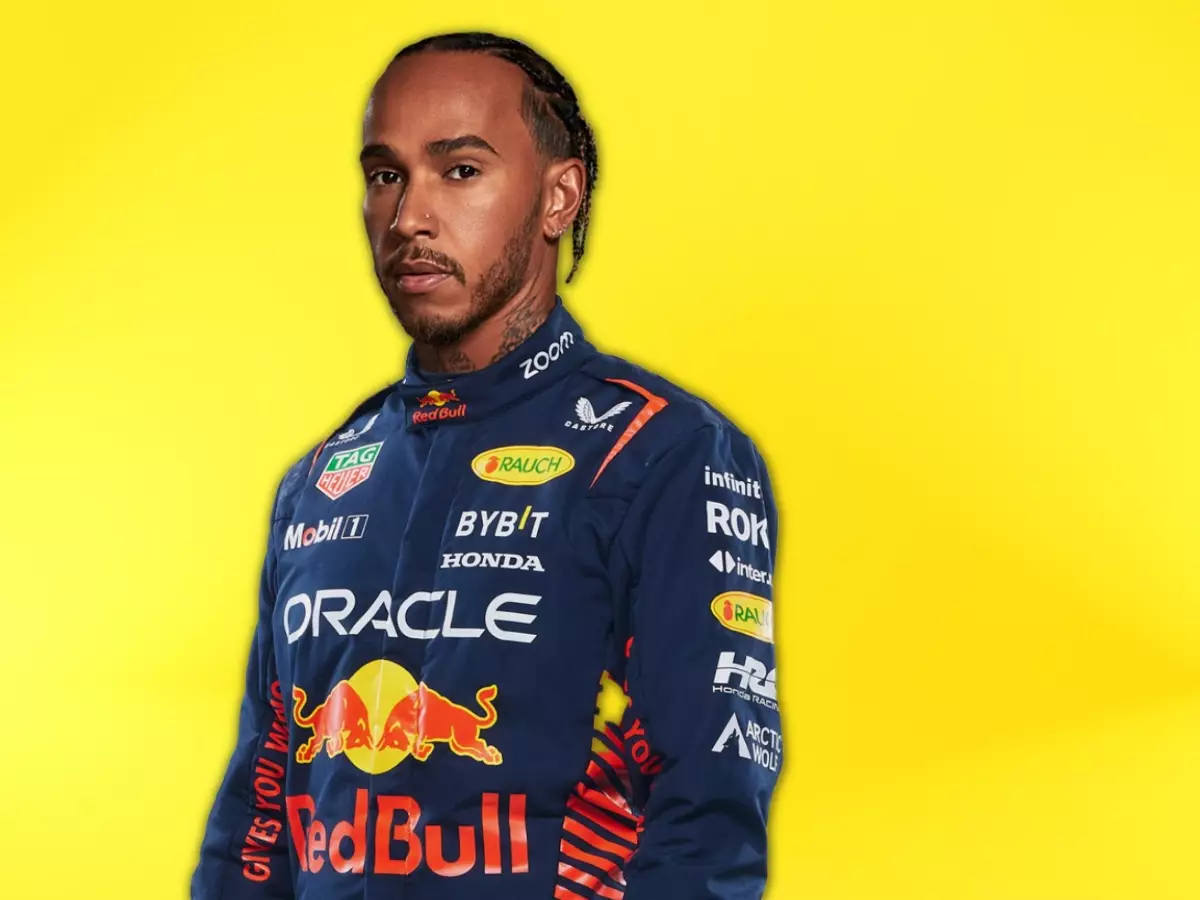 Lewis Hamilton im Red-Bull-Overall (Fotomontage) Foto zur News: Hamilton soll bei Red Bull angefragt haben: Was steckt wirklich dahinter?