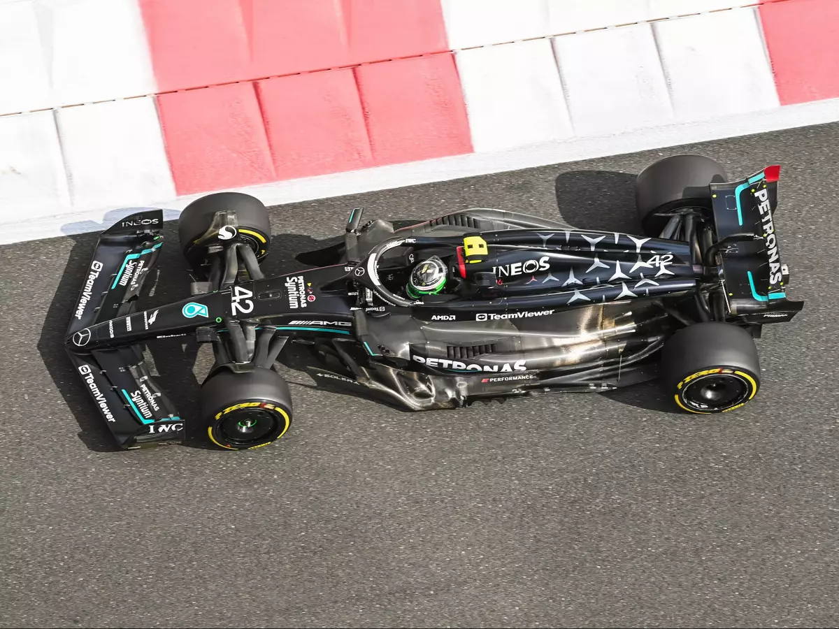 Frederik Vesti (Mercedes W14) beim Formel-1-Training in Abu Dhabi 2023 Foto zur News: Bestzeit ohne große Referenz: Mercedes rätselt nach speziellem Freitag