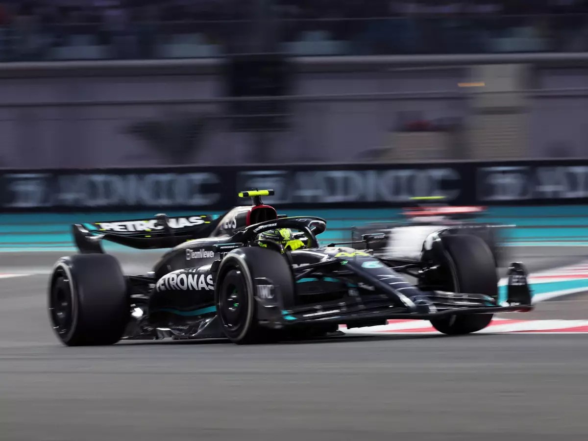 Lewis Hamilton Foto zur News: Lewis Hamilton in Abu Dhabi klar geschlagen: "Schwer zu begreifen"