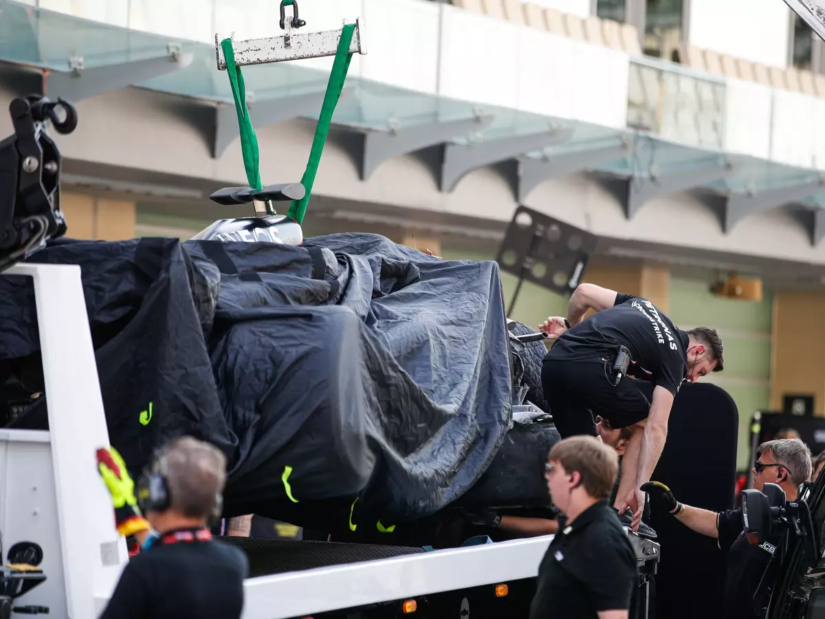 Foto zur News: Formel-1-Test Abu Dhabi: Ocon fährt Bestzeit, Russell crasht