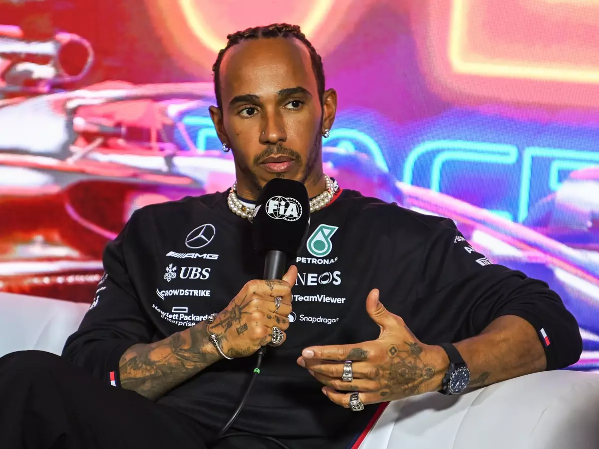 Lewis Hamilton Foto zur News: Hamilton: Wolff und Mercedes unter "enormem Druck", 2024 abzuliefern