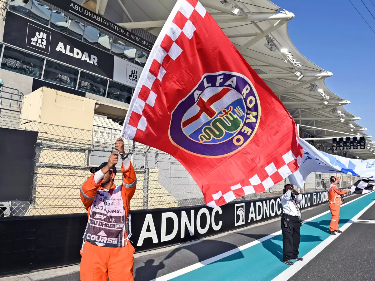 Alfa-Romeo-Flagge Foto zur News: Wohl doch kein Haas-Deal: Alfa Romeo vor Abschied in Richtung WEC
