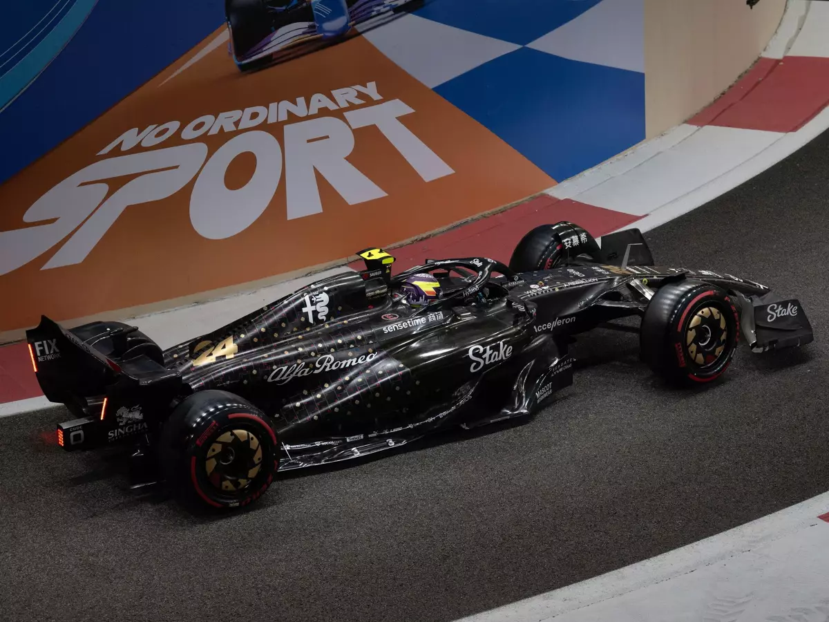 Guanyu Zhou Foto zur News: Novum bei Sauber: Autopräsentation 2024 erstmals in Großbritannien