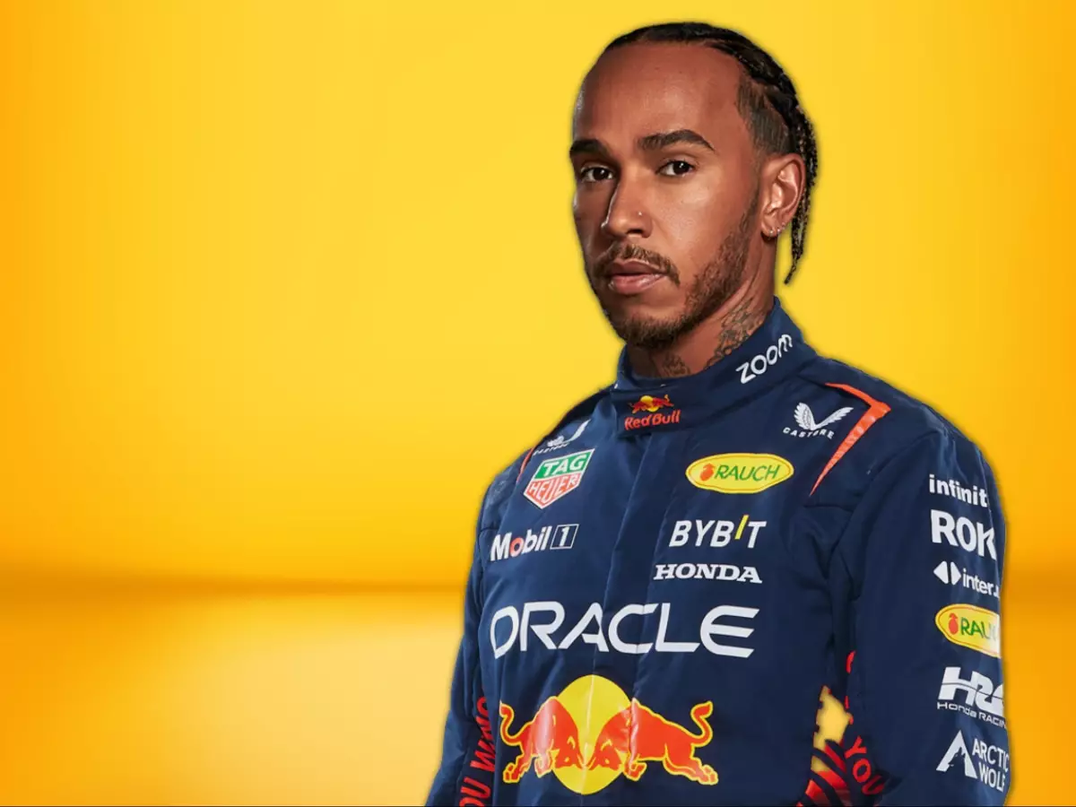 Fotomontage: Lewis Hamilton in einem Overall des Red-Bull-Teams Foto zur News: Lewis Hamilton und Red Bull: Nur Verstappen ist das alles total egal!