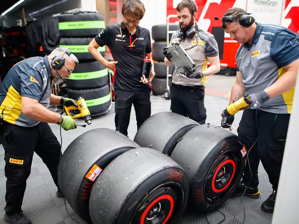 Pirelli-Reifen Foto zur News: Pirelli: Aufhebung des Heizdecken-Verbots hilft bei der Entwicklung