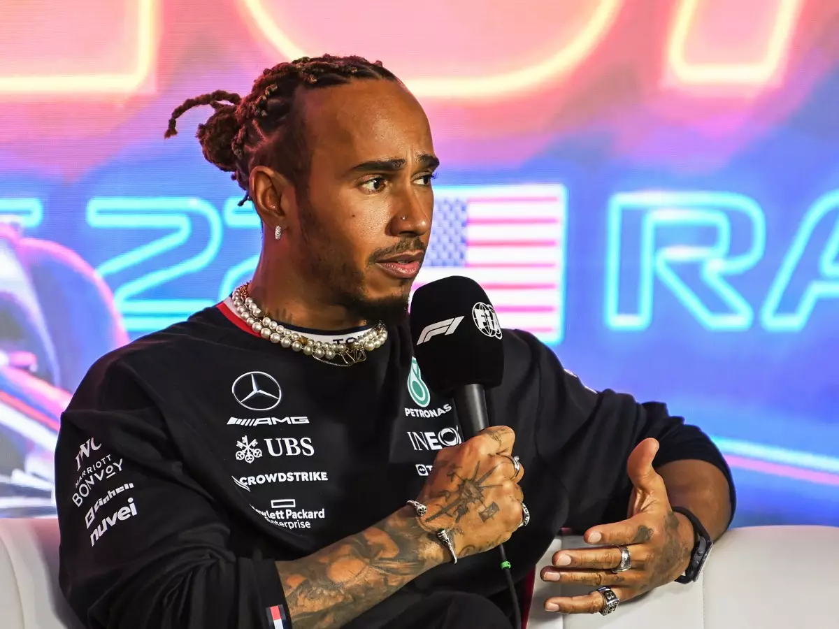 Lewis Hamilton Foto zur News: Lewis Hamilton: Frontalattacke gegen Sulayem bei der FIA-Gala!