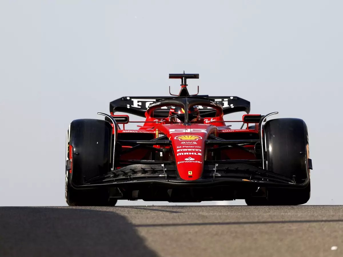 Carlos Sainz Foto zur News: Carlos Sainz: Müssen vielleicht auch Stärken des SF-23 opfern