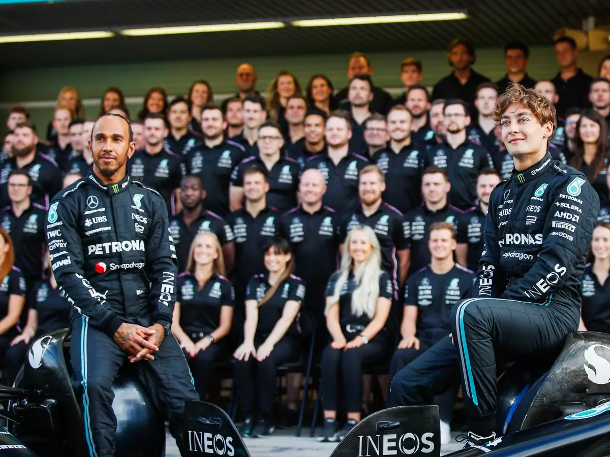 Lewis Hamilton, George Russell Foto zur News: Lewis Hamilton: Mission 44 ist "wichtiger" als ein weiterer WM-Titel