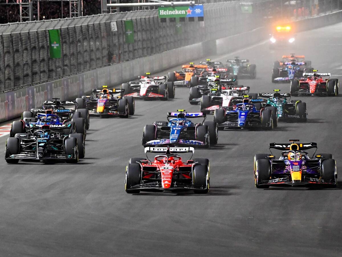 Foto zur News: Carlos Sainz: Formel 1 soll gestürzte Startaufstellung ausprobieren!