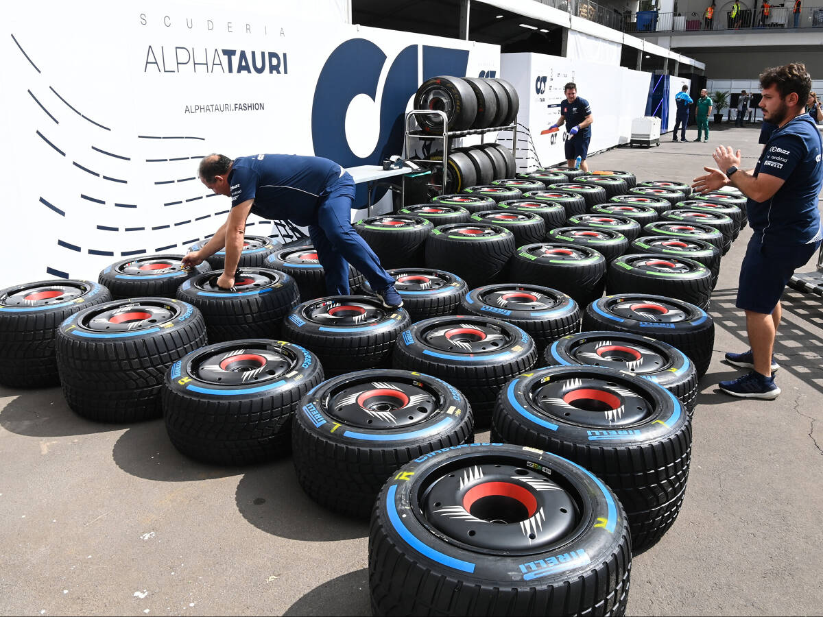 Foto zur News: 12.000 Reifen mit maximal drei Runden: Fakten zu Pirellis Formel-1-Saison 2023
