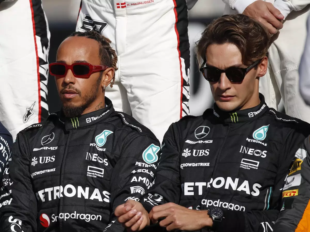 Sergio Perez, Max Verstappen, Lewis Hamilton, George Russell Foto zur News: Rosberg: Russell muss im Duell mit Hamilton unbequem für Mercedes sein