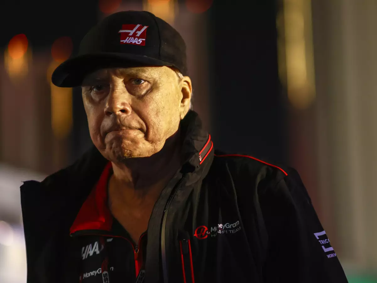 Haas-Teamgründer Gene Haas beim Formel-1-Rennen in Las Vegas Foto zur News: Gene Haas redet Klartext: Schlechte Leistung des Teams "ist mir peinlich"