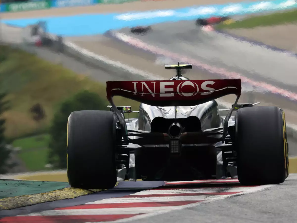 Lewis Hamilton Foto zur News: Was sind Tracklimits in der Formel 1 und wie werden sie überwacht?