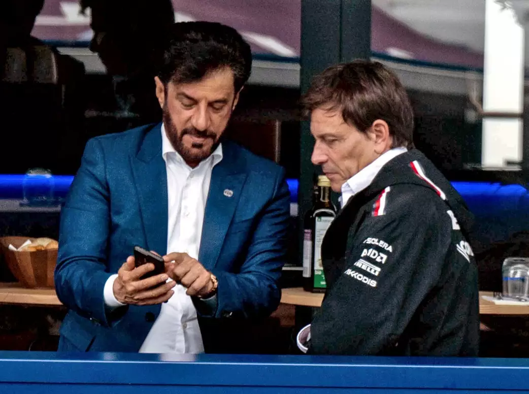 FIA-Präsident Mohammed bin Sulayem und Mercedes-Teamchef Toto Wolff Foto zur News: Chaos bei der FIA? Situation laut Toto Wolff "besorgniserregend"
