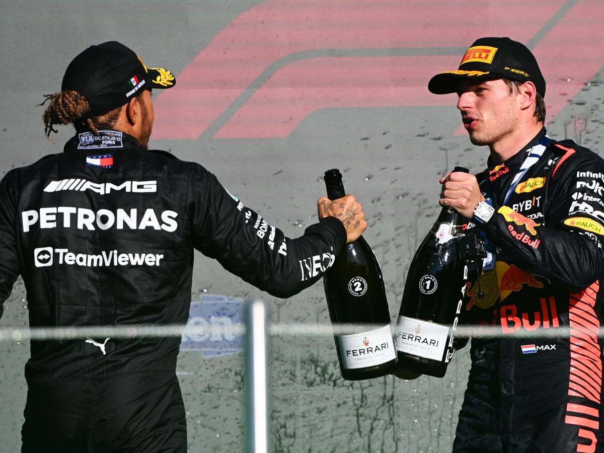 Foto zur News: Jenson Button vermutet: Mercedes 2024 erster Red-Bull-Verfolger