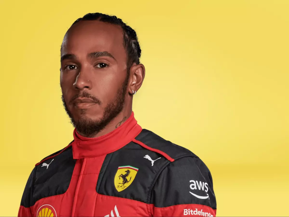 Lewis Hamilton im Ferrari-Overall (Fotomontage) Foto zur News: Offiziell: Formel-1-Rekordweltmeister Lewis Hamilton wechselt 2025 zu Ferrari!