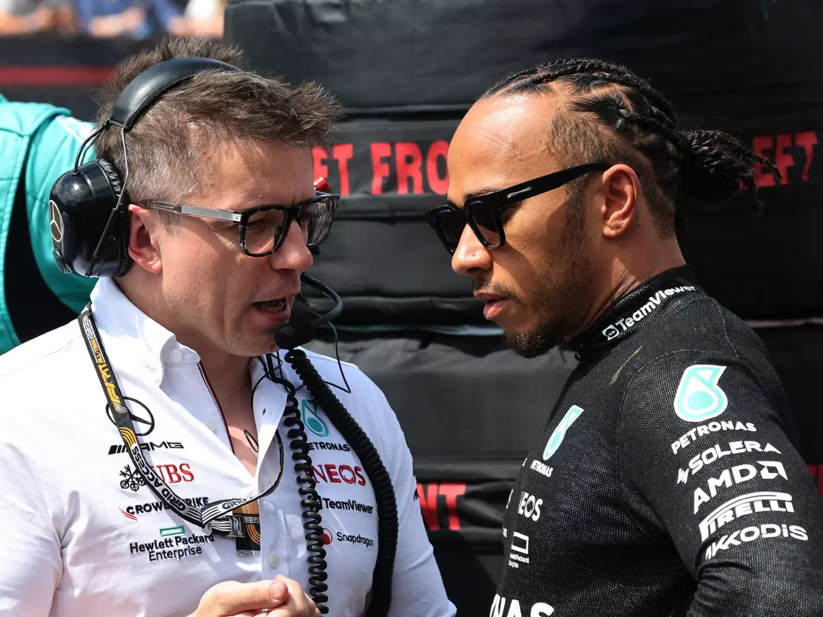 Lewis Hamilton Foto zur News: Toto Wolff: Werden über Bonnington-Wechsel zu Ferrari diskutieren