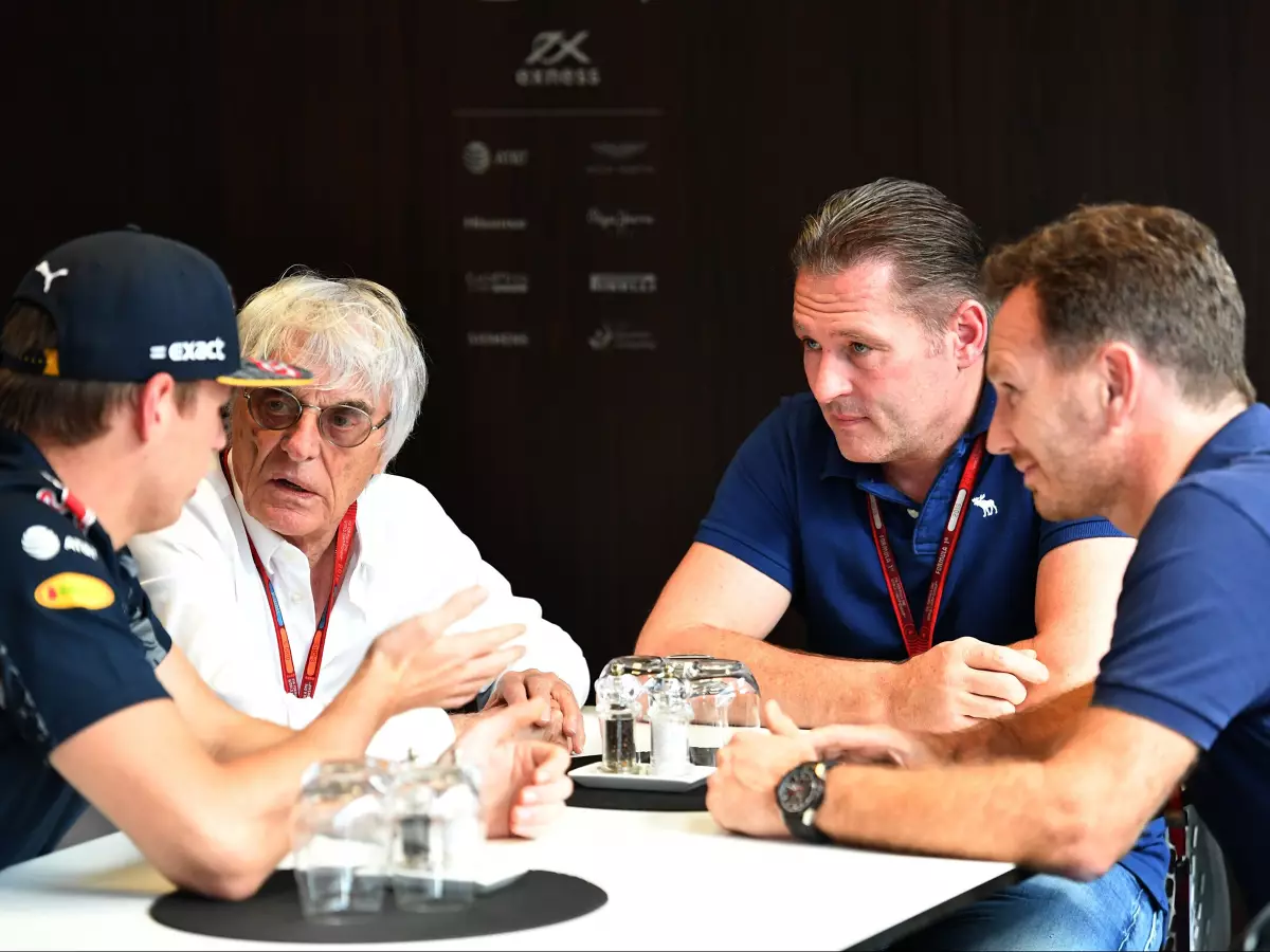 Max Verstappen, Bernie Ecclestone, Jos Verstappen und Christian Horner Foto zur News: Horner-Affäre: Entscheidung nicht zwingend schon am Freitag