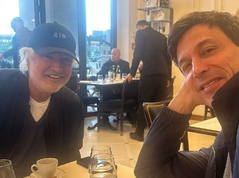Flavio Briatore und Toto Wolff Foto zur News: Wolff trifft Briatore: Geht es hier um Fernando Alonsos Zukunft?