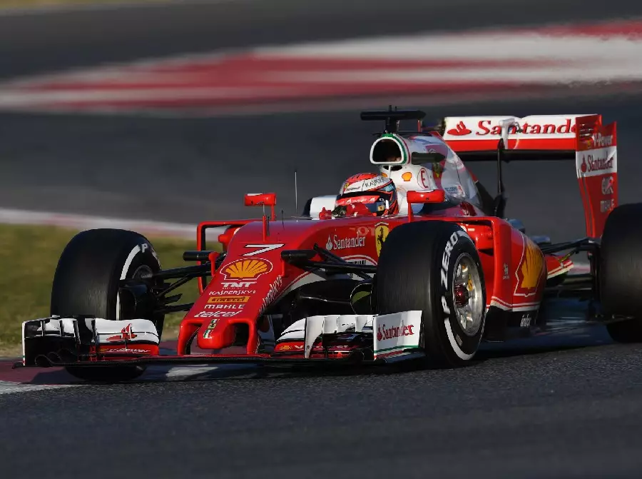 Kimi Räikkönen im Ferrari bei den Formel-1-Wintertests 2016 in Barcelona Foto zur News: Analyse: Die "Test-Weltmeister" der Formel 1