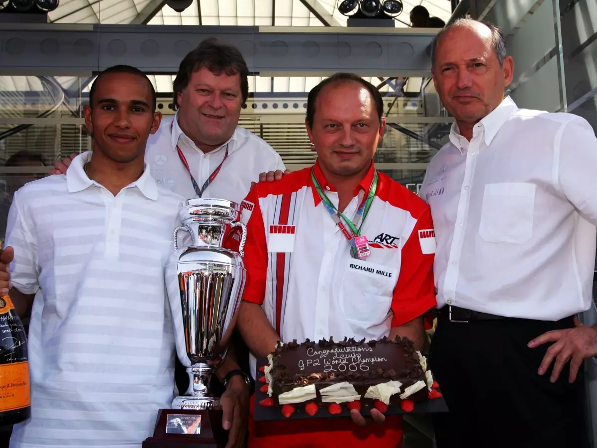 Lewis Hamilton, Norbert Haug, Frederic Vasseur und Ron Dennis in Monza 2006 Foto zur News: Haug über Hamilton-Wechsel: "Damit hätten Sie mich erwischen können!"
