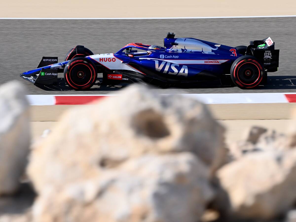 Foto zur News: Erstes F1-Training in Bahrain: Verstappen nur auf P6, Bestzeit für Daniel Ricciardo!