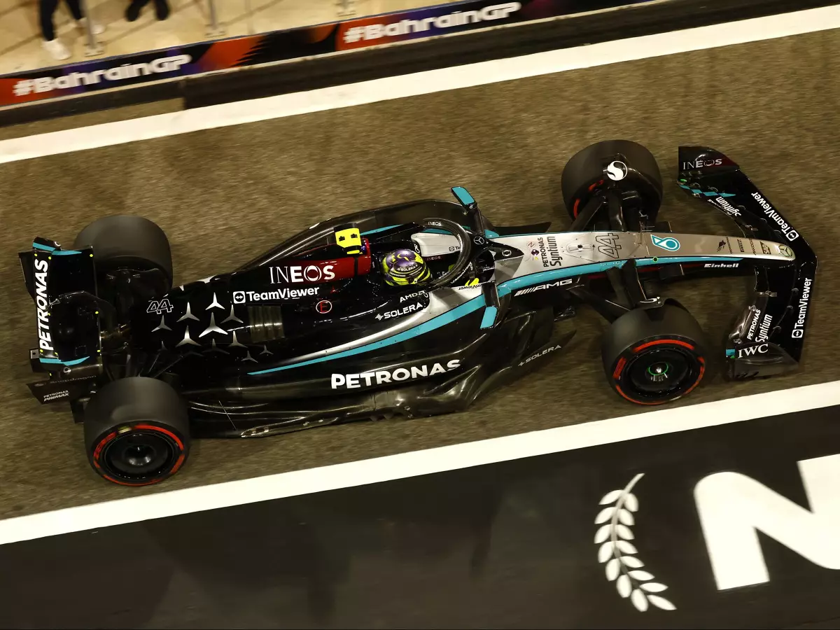 Lewis Hamilton im Mercedes W15 beim Formel-1-Auftakt 2024 in Bahrain Foto zur News: Lewis Hamilton: Was ist die Mercedes-Bestzeit im Training wert?