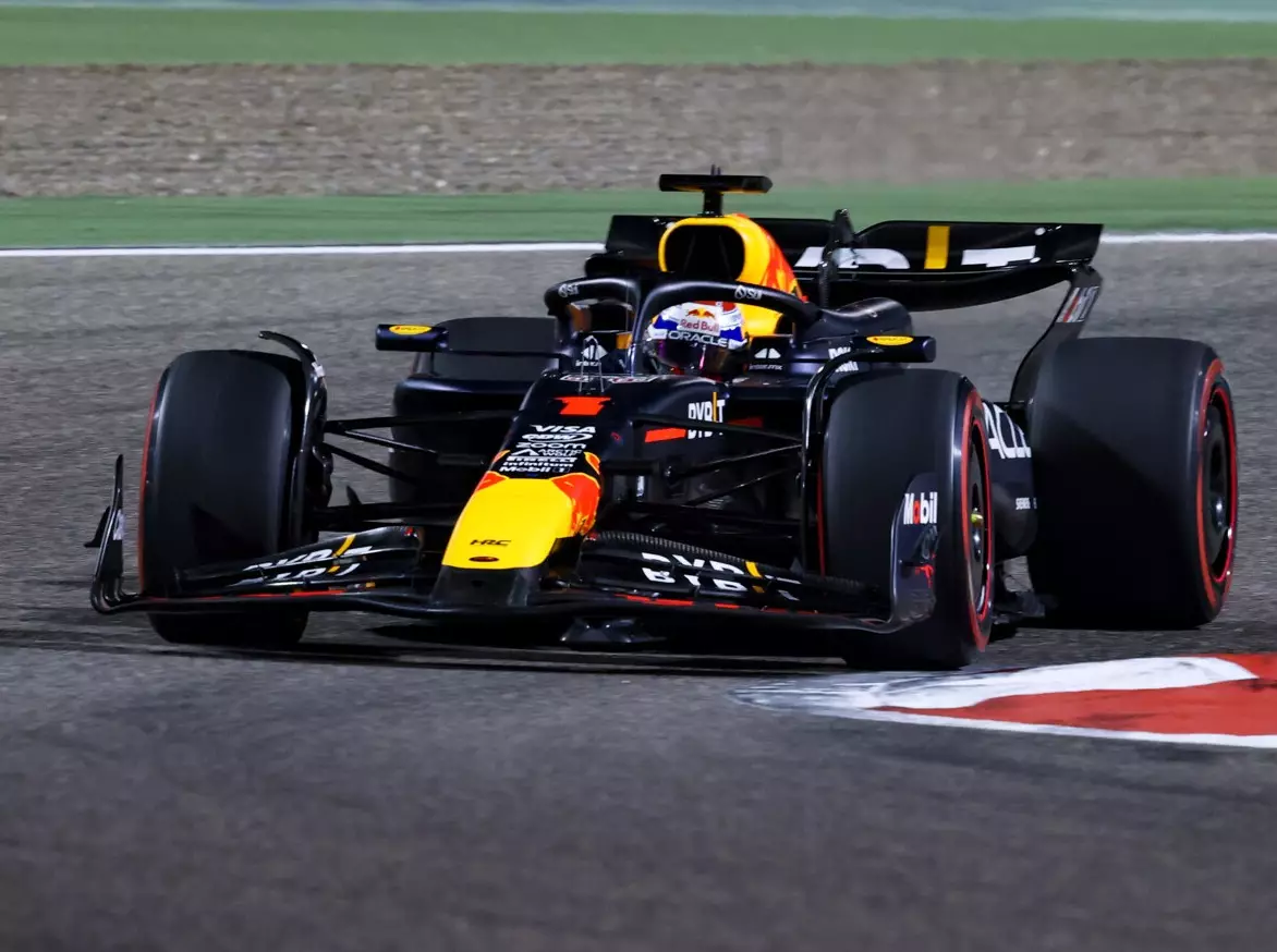 Max Verstappen im Red Bull RB20 beim Formel-1-Auftakt 2024 in Bahrain Foto zur News: "Andere Galaxie": Toto Wolff traut Red Bull 2024 den Durchmarsch zu