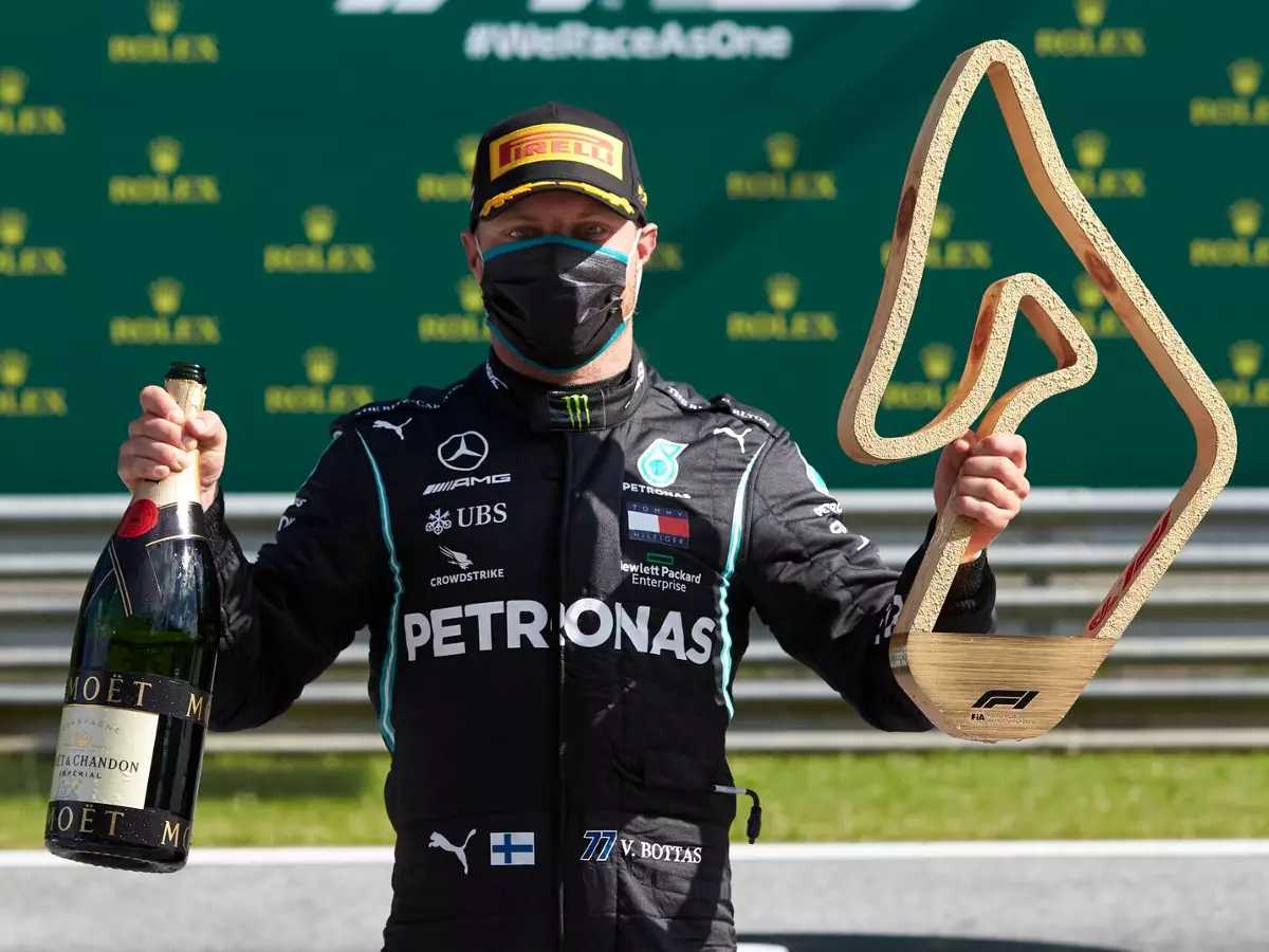 Valtteri Bottas nach seinem Sieg beim Formel-1-Auftakt 2020 in Österreich Foto zur News: Was der Auftaktsieg für die WM-Chancen bedeutet