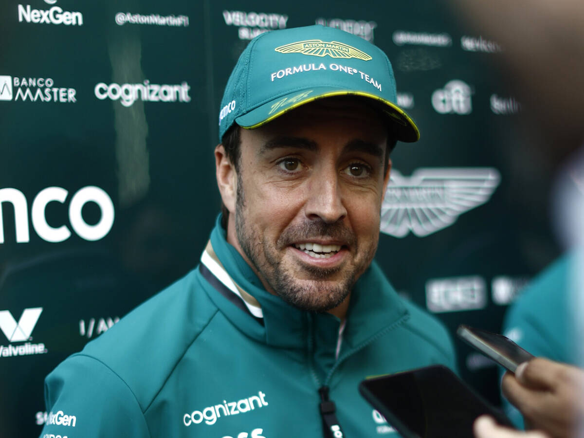 Foto zur News: Würdest du auch für ein Jahr zu Mercedes gehen, Fernando?