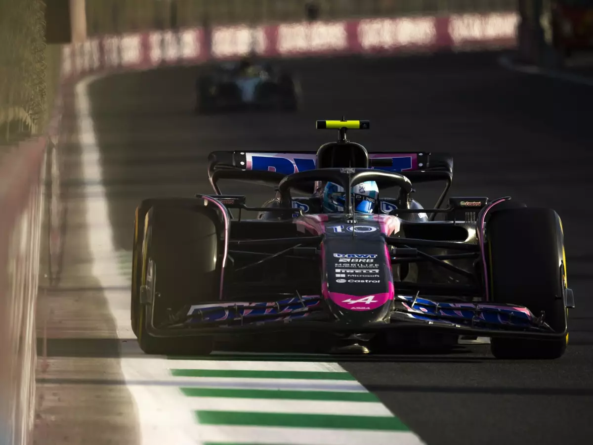 Pierre Gasly im Alpine A524 beim Formel-1-Training in Saudi-Arabien 2024 Foto zur News: Nach Bahrain-"Schock": Das Problem ist "ziemlich klar" für Alpine
