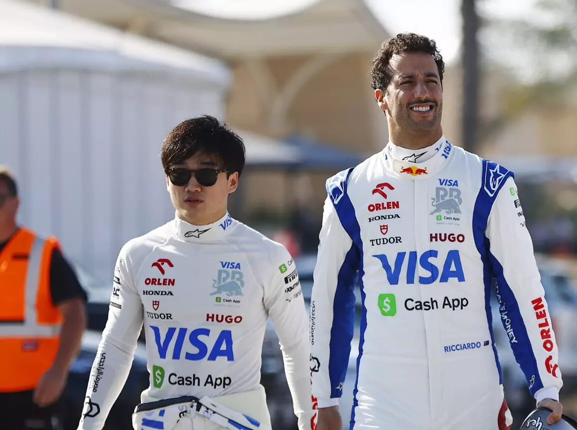Yuki Tsunoda, Daniel Ricciardo Foto zur News: Helmut Marko: Daniel Ricciardo "muss sich etwas einfallen lassen"