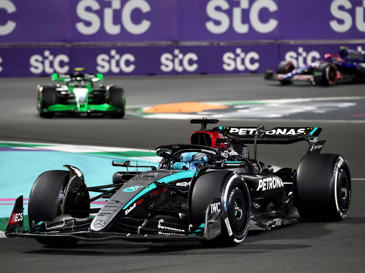 George Russell Foto zur News: Was uns die Daten über die jüngsten Probleme von Mercedes sagen