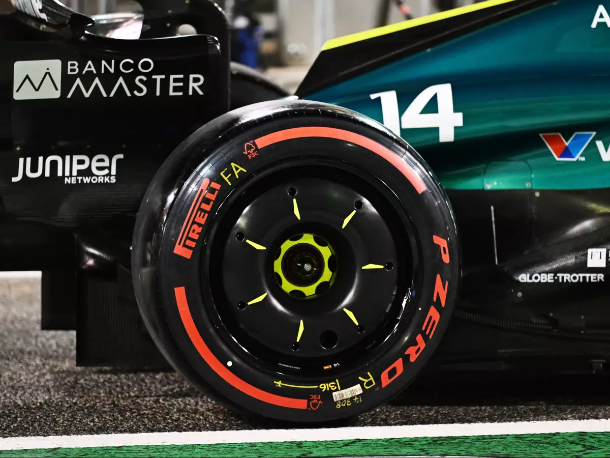 Fernando Alonso Foto zur News: Pirelli: Müssen 2024 hoffentlich keine neue Konstruktion einführen