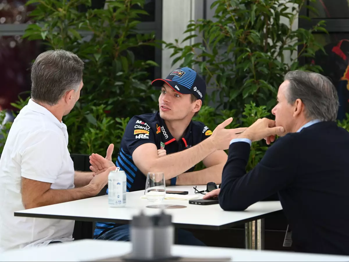 Christian Horner, Max Verstappen und Raymond Vermeulen Foto zur News: Horner-Affäre: Wird er jetzt Chef des kompletten Red-Bull-Konzerns?