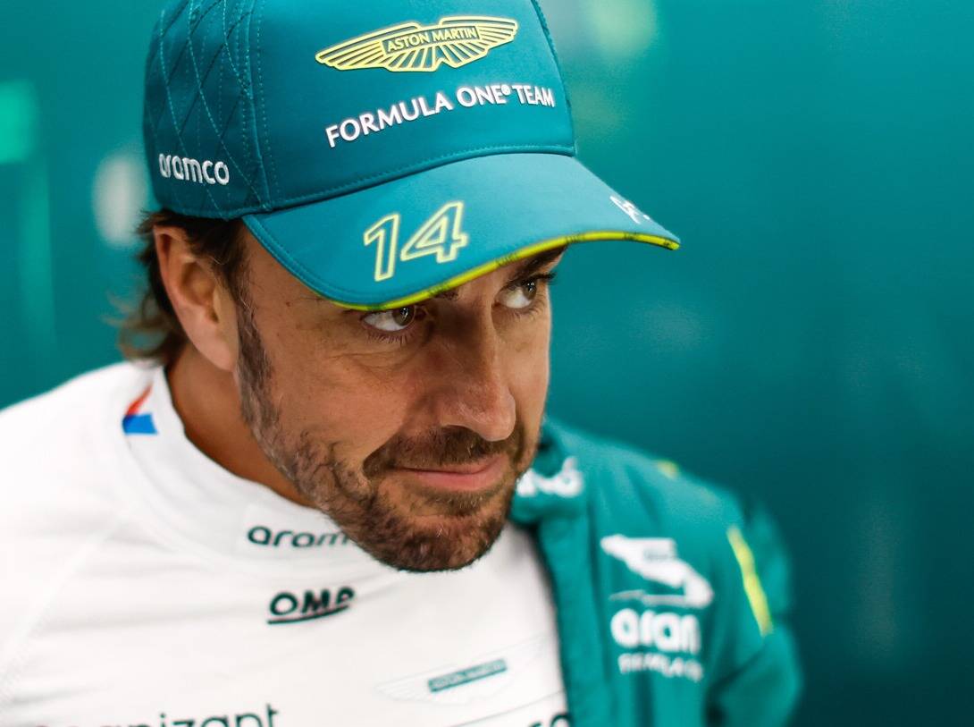 Foto zur News: Fernando Alonso ist "etwas überrascht" über die Strafe im Fall Russell