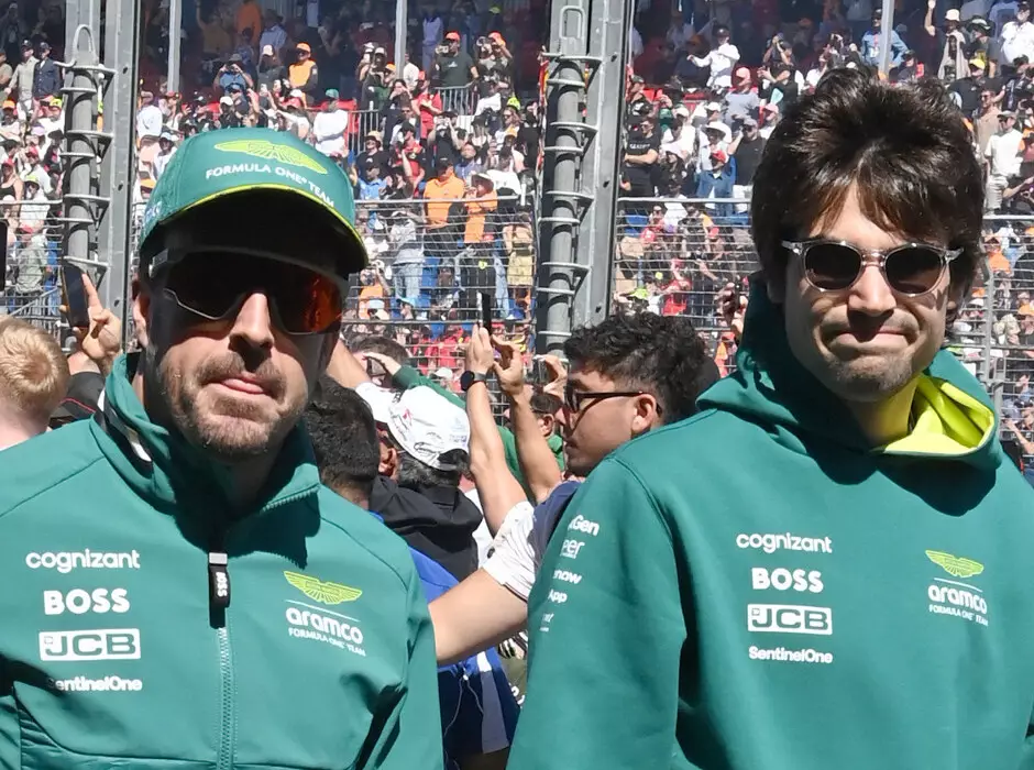 Fernando Alonso, Lance Stroll Foto zur News: Lance Stroll verteidigt Alonso: Strafe für Russell-Crash in Melbourne "ein Witz"