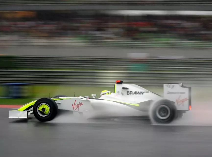 Jenson Button im Brawn BGP 001 beim Formel-1-Rennen in Malaysia 2009 Foto zur News: Malaysia 2009: Brawn enthüllt brisantes Detail